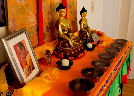 Completa: Cómo preparar las ofrendas de altar budista. |